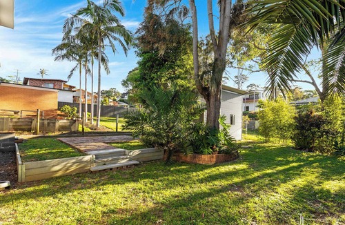 Malua Bay House | Walk to Beach & WiFi | Hamptons Hideaway