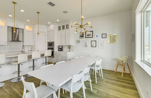 Corpus Christi House | Walk to Beaches: Padre Island Escape w/Dock
