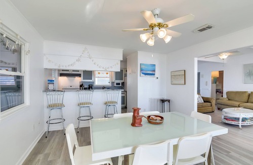 Bermuda Beach House | Walk to Bermuda Beach! Family Getaway w/Deck