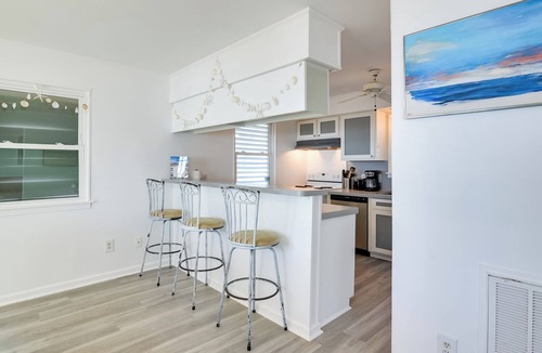 Bermuda Beach House | Walk to Bermuda Beach! Family Getaway w/Deck