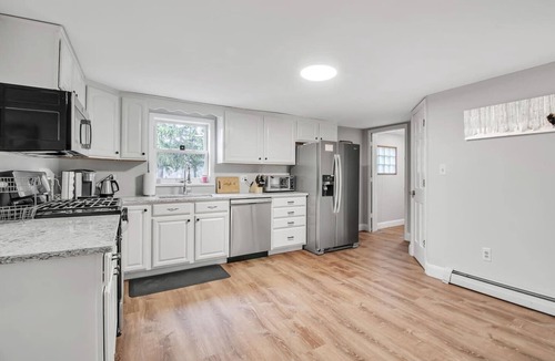 Orchard Park House | Walk to Bills Stadium | Ping Pong/Darts | K Bed