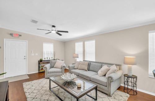 Dunedin House | Walk to Blue Jays, Breweries, Marina & Beaches