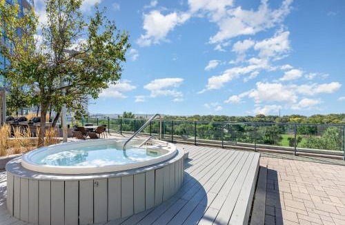 CityPlace Apartment | Walk to BMO Field- FIFA Fan Zone! Prime Location Condo
