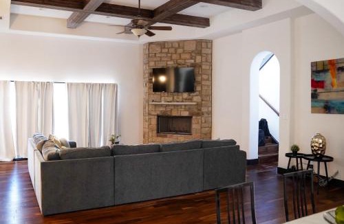 Lakeland Park House | Walk to Boat Launch Stylish Austin Gem