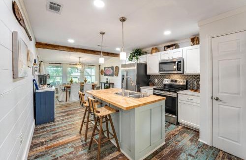 Long Mott House | Walk to Boat Ramp: Newly Remodeled Seadrift Home!