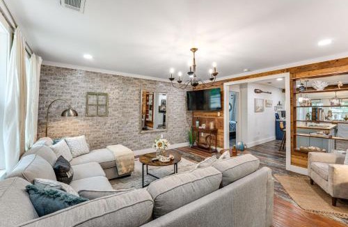 Long Mott House | Walk to Boat Ramp: Newly Remodeled Seadrift Home!