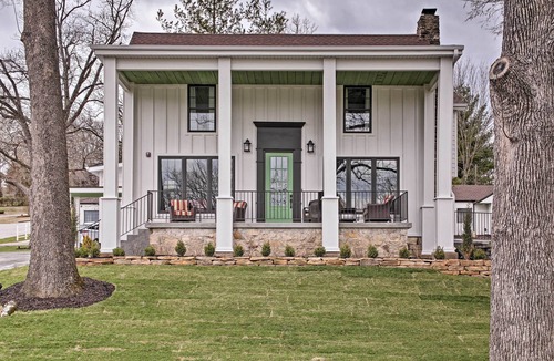 Downtown Branson House | Walk to Branson Landing! Dtwn Home w/Pool Access