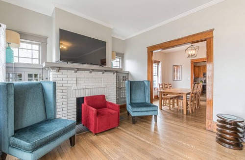 West End Apartment | Walk to Breweries | Park Offstreet