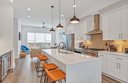 Hurwood Heights Villa | Walk to Brewery, Coffee & Geodis Park. Rooftop Views.