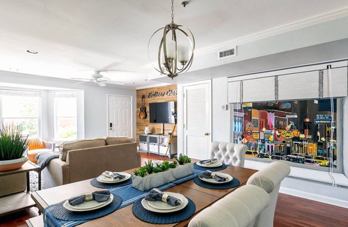 Rutledge Hill House | Walk To Broadway-Charming Modern-Historic Townhome