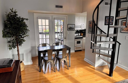 Rutledge Hill Condo | Walk to Broadway - Free Parking - Cozy Condo