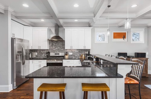 Hope Gardens House | Walk to Broadway & Germantown - Large House w/Patio & Porches - Free Parking