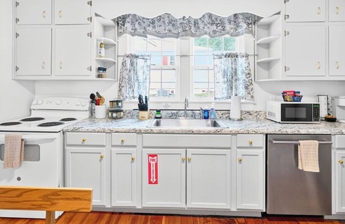 Danville House | Walk to Caesars Casino | 3BR Home w/King Bed