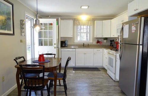 Campground Landing Cottage | Walk to Campground Beach Modern, Well‑Kept Cottage