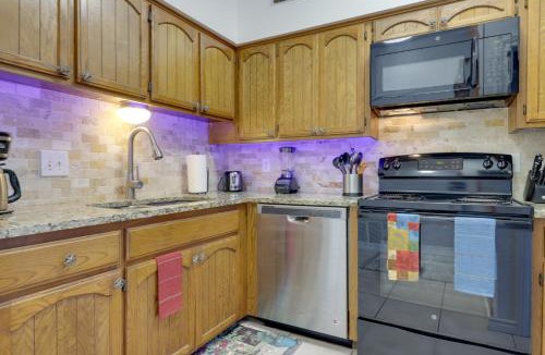 Canyon Lake House | Walk to Canyon Lake! Townhome w/Deck & Yard