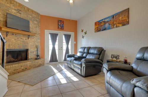Canyon Lake House | Walk to Canyon Lake! Townhome w/Deck & Yard