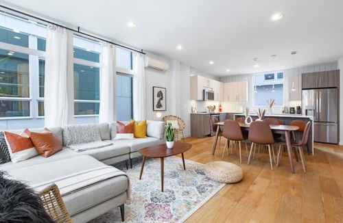 Squire Park House | Walk to CapHill 3B2B Designer w/Rooftop & Parking