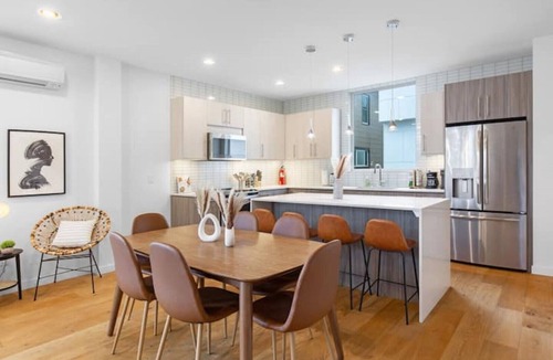 Squire Park House | Walk to CapHill 3B2B Designer w/Rooftop & Parking