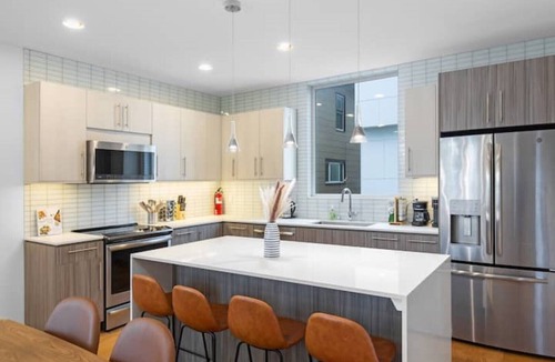 Squire Park House | Walk to CapHill 3B2B Designer w/Rooftop & Parking