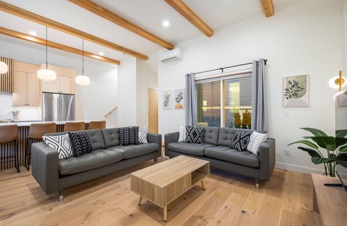 Minor House | Walk to CapHill 4B2B w/Rooftop Deck EV charging