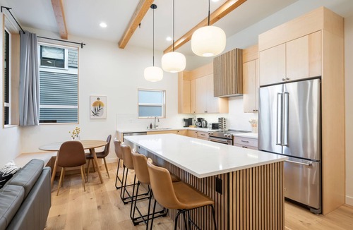 Minor House | Walk to CapHill 4B2B w/Rooftop Deck EV charging