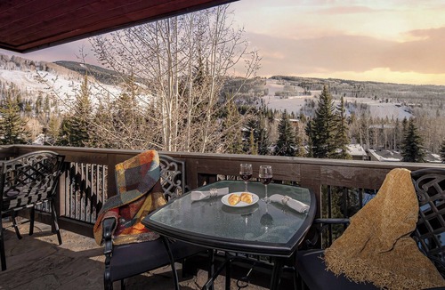Vail Condo | Walk to Chair 6 + Mountain Views | Chalet Crevasse