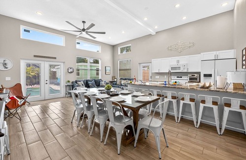 Bay Esplanade House | Walk to Clearwater Beach and Make Memories