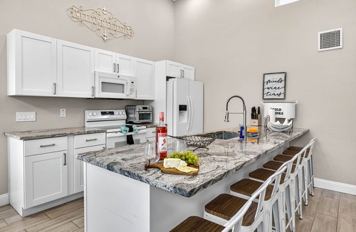 Bay Esplanade House | Walk to Clearwater Beach and Make Memories