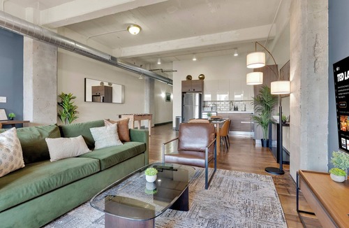 Downtown Dallas Apartment | Walk to Convention Ctr | Downtown UrbanLoft | Sleeps 8