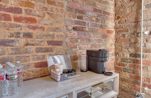Marshall Apartment | Walk to Courthouse Sq! Loft-Style Marshall Studio