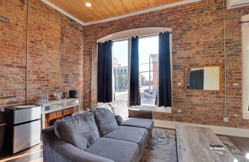 Marshall Apartment | Walk to Courthouse Sq! Loft-Style Marshall Studio