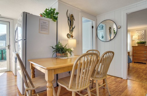 West Hyannisport Cottage | Walk to Craigville Beach: Cape Cod Gem w/Patio