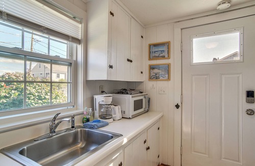 West Hyannisport Cottage | Walk to Craigville Beach: Cape Cod Gem w/Patio