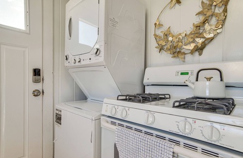 West Hyannisport Cottage | Walk to Craigville Beach: Cape Cod Gem w/Patio