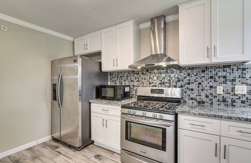 Barker Apartment | Walk to Creek! Houston Base Near Shops & Eateries