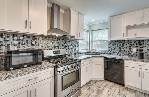 Barker Apartment | Walk to Creek! Houston Base Near Shops & Eateries