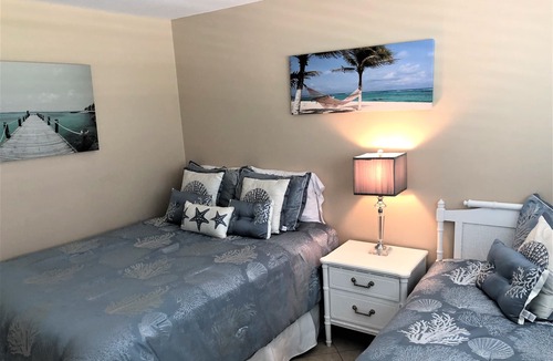 Siesta Key Condo | Walk To Crescent Beach, Updated Sea Winds Condo