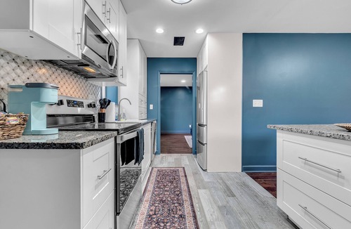 Vollintine-Evergreen House | Walk to Crosstown Cozy Midtown King Retreat