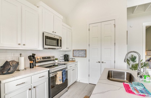 Crystal Beach Cottage | Walk to Crystal Beach: 'the Sandbar Escape'