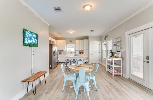Crystal Beach Cottage | Walk to Crystal Beach: Coastal Getaway w/Deck