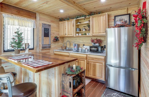 Van Buren Cottage | Walk to Current River: Ozarks Adventure Home!