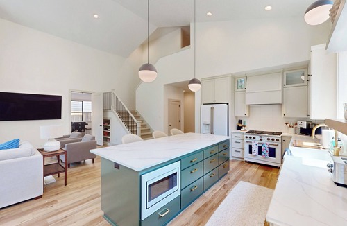Detroit House | Walk to Detroit Lake! Family Home w/Outdoor Oasis