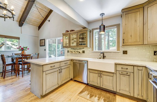 Incline Village Cottage | Walk to Diamond Peak: Luxe Chalet w/Mtn-View Deck