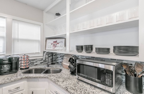 Fort Worth Cultural District House | Walk To Dickies Arena & Will Rogers! Close to TCU & Dtwn Ft. Worth. 2 King Beds
