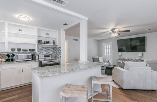 Fort Worth Cultural District House | Walk To Dickies Arena & Will Rogers! Close to TCU & Dtwn Ft. Worth. 2 King Beds