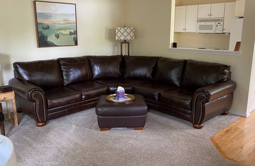 Dundee House | Walk To Dining And Wine Tasting in Dundee