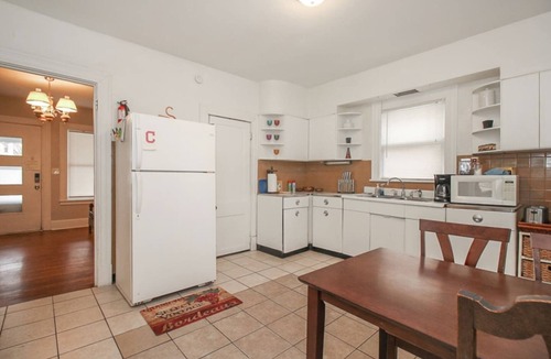 Edgewater House | Walk to Dining, Bars & Transit!