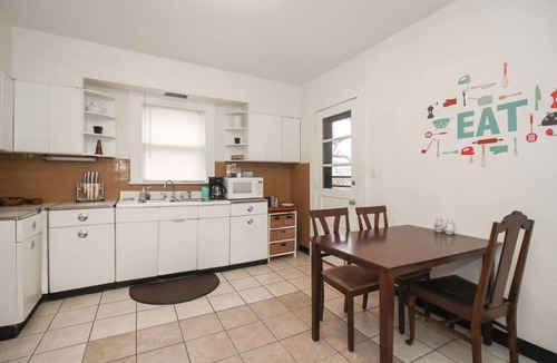 Edgewater House | Walk to Dining, Bars & Transit!