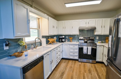 Eatonton House | Walk to Dinner! Waterfront, Updated, Prime Location - Back Home Oconee