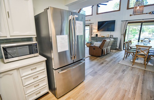 Eatonton House | Walk to Dinner! Waterfront, Updated, Prime Location - Back Home Oconee